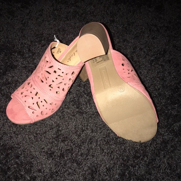 Suede Pink Sandal NWT - Picture 3 of 3